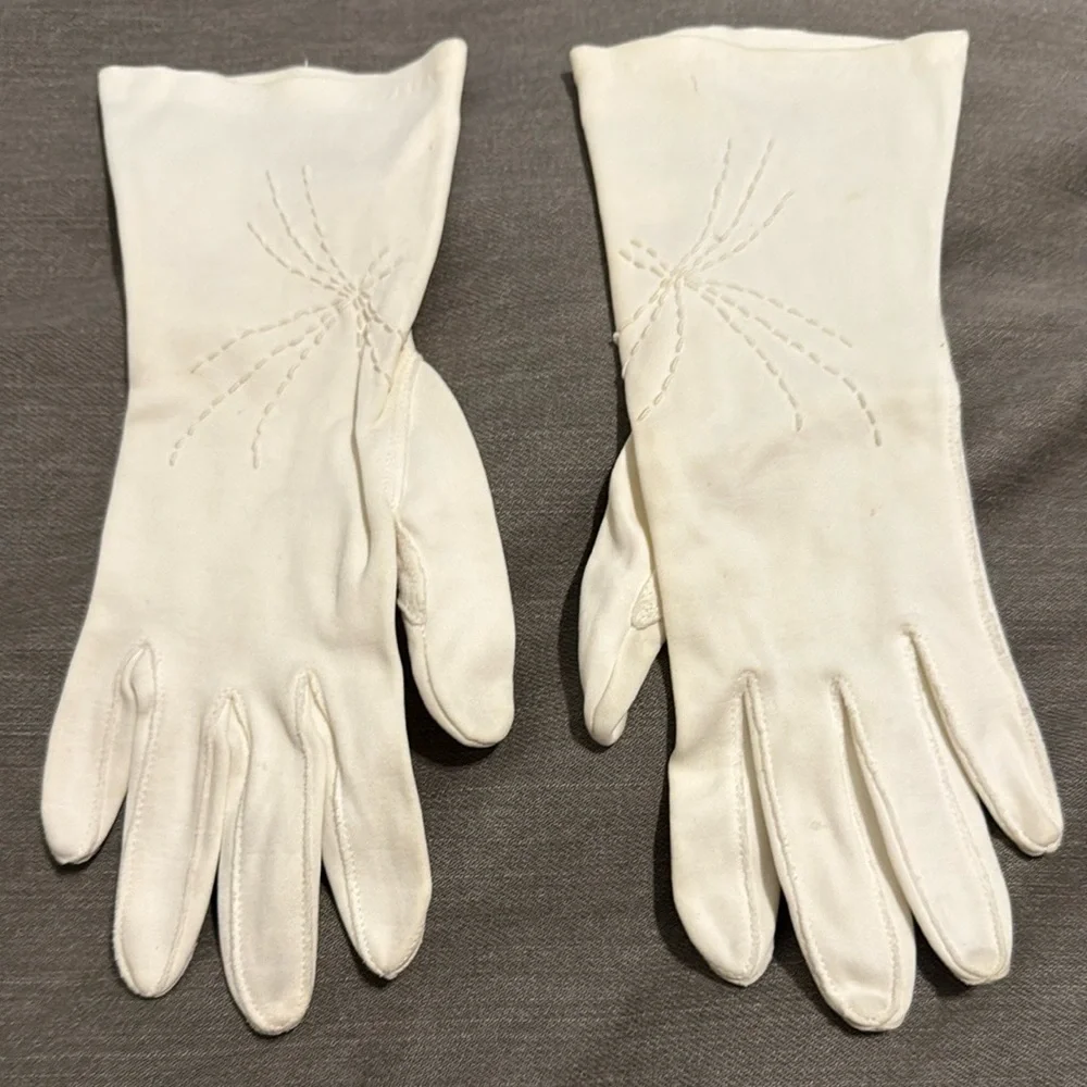 Fownes Royale White Gloves with Embroidered  100% Double Woven Cotton Vintage